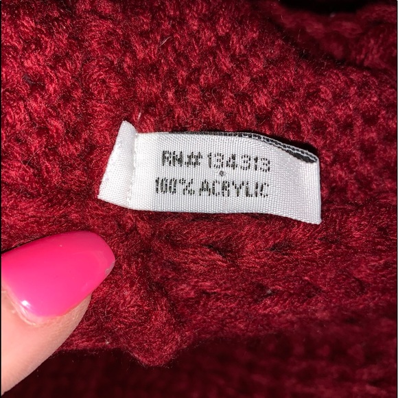 BURGUNDY CABLE KNIT CHUNKY CIRCLE SCARF - Picture 6 of 7